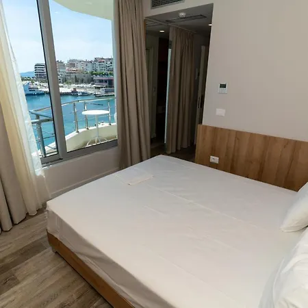 Titania Hotel 3*