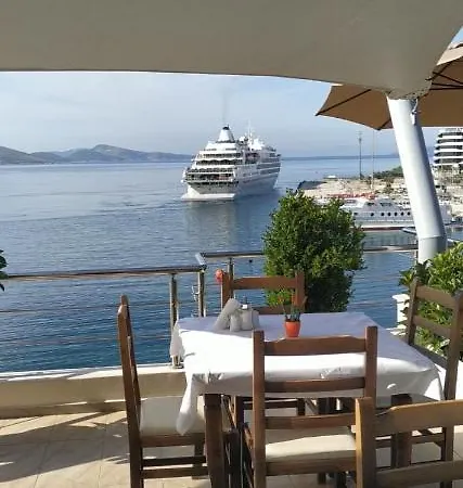 Hotel Titania 3*