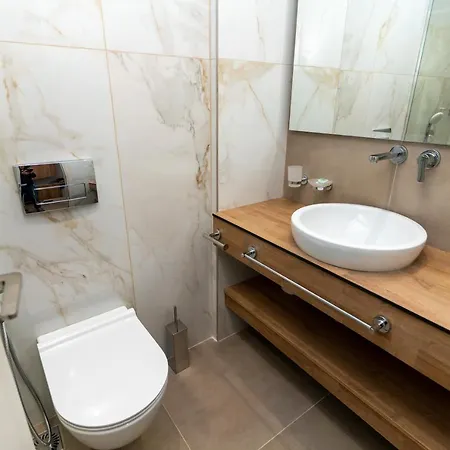 Titania Hotel 3*