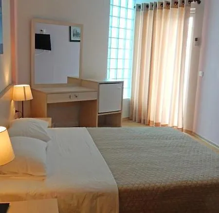 Titania Hotel 3*